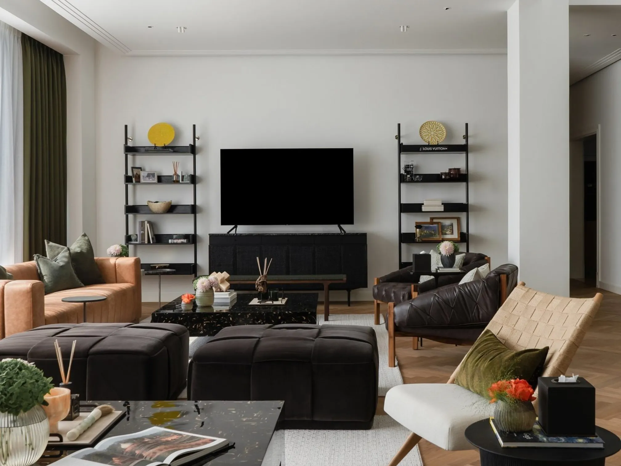 Ferto Sofa - Image 9