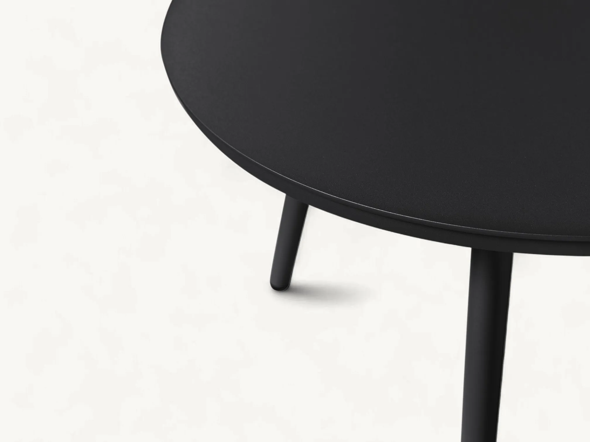 Heldon Outdoor Round Coffee Table - Image 3