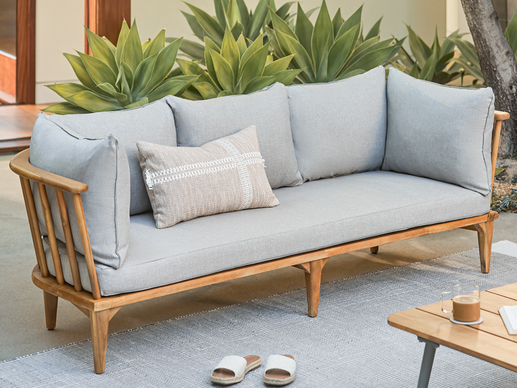 Igura Outdoor Sofa - Image 10